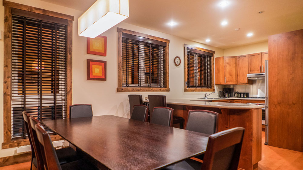 Gouka Chalet - six-seater dining and view of kitchen